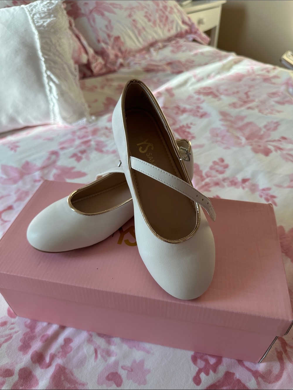 Yosi Samra Girls White Mary Jane Dress Shoes with Gold Trim